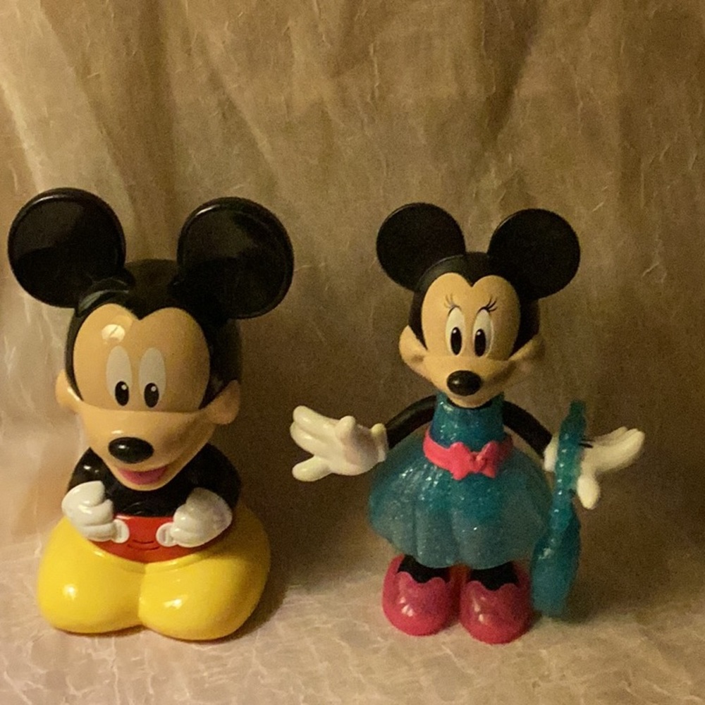 Mickey & Minnie plastic toys- Minnie has changeable outfits